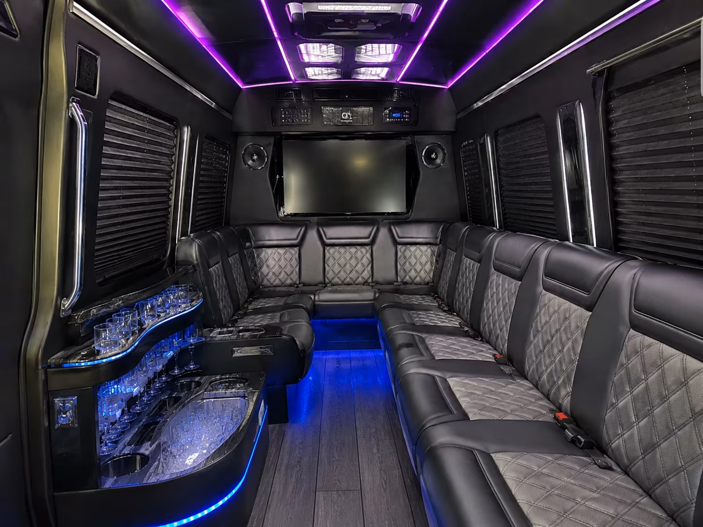 bronxcharterbuscompany com makes corporate event transportation to yankee stadium and the bronx s premier venues easy
